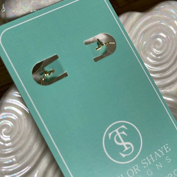 TAYLOR SHAYE EARRINGS❤️❤️ - Picture 5 of 6